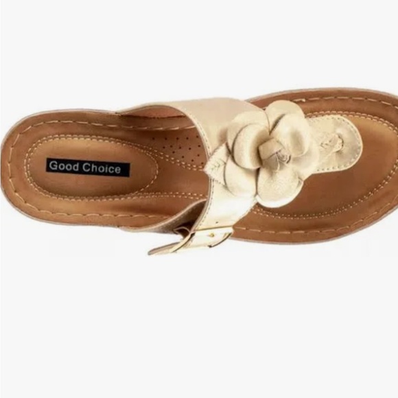 G.C/Good Chic brand new Flora Gold Wedge Sandals size 7.5 - Picture 2 of 4